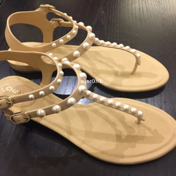 NEW CHANEL Pearl Thong Flat Sandal size 38 - Picture 1 of 11